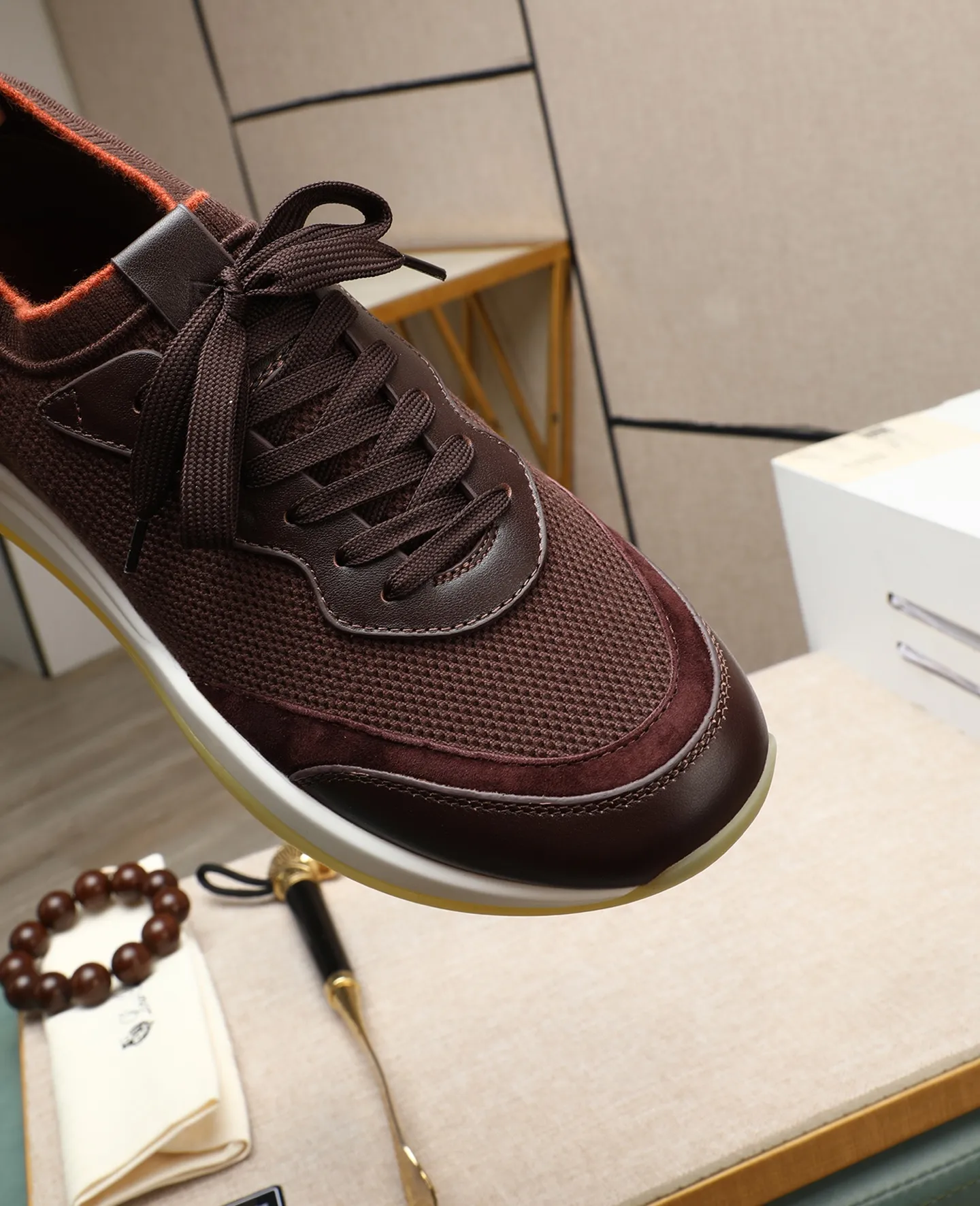 Men's shoes 💰620 🔥𝐥𝐨𝐫𝐨 𝐏𝐢𝐚𝐧𝐚 lp classic loafers, an Italian treasure brand, the only brand that can match Hermès! Only after wearing it do we realize that we can’t live up to our feet. The upper is made of imported first-layer cowhide with breathable fly-knit fabric, water-dyed cowhide foot pads, and the official original glass rubber outsole and pendant. Exclusive original packaging (tag ➕ brand paper ➕ outer box ➕ hand bag) code number: 38-44. Can be customized 45-46